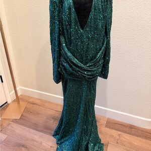 Elegant Green Sequin Maxi Dress